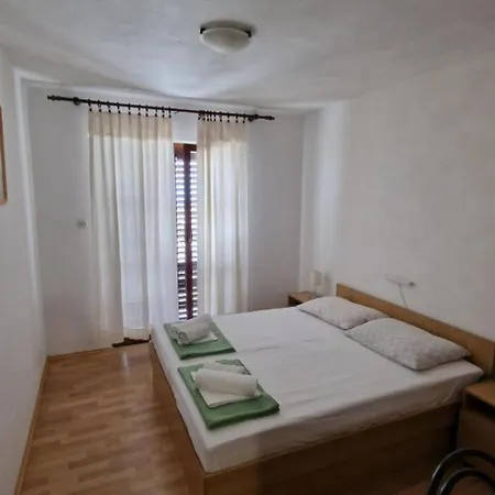 Palma Gradac (Split-Dalmatia)